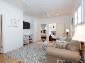 4 bedrooms, iron/ironing board, WiFi, bed sheets