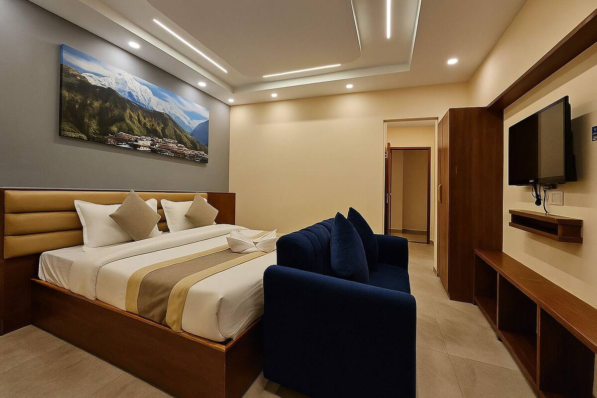 Junior Suite Room [10% discount in Rooftop Restaurant with Mountain and City View] | Frette Italian sheets, premium bedding, pillow-top beds, desk