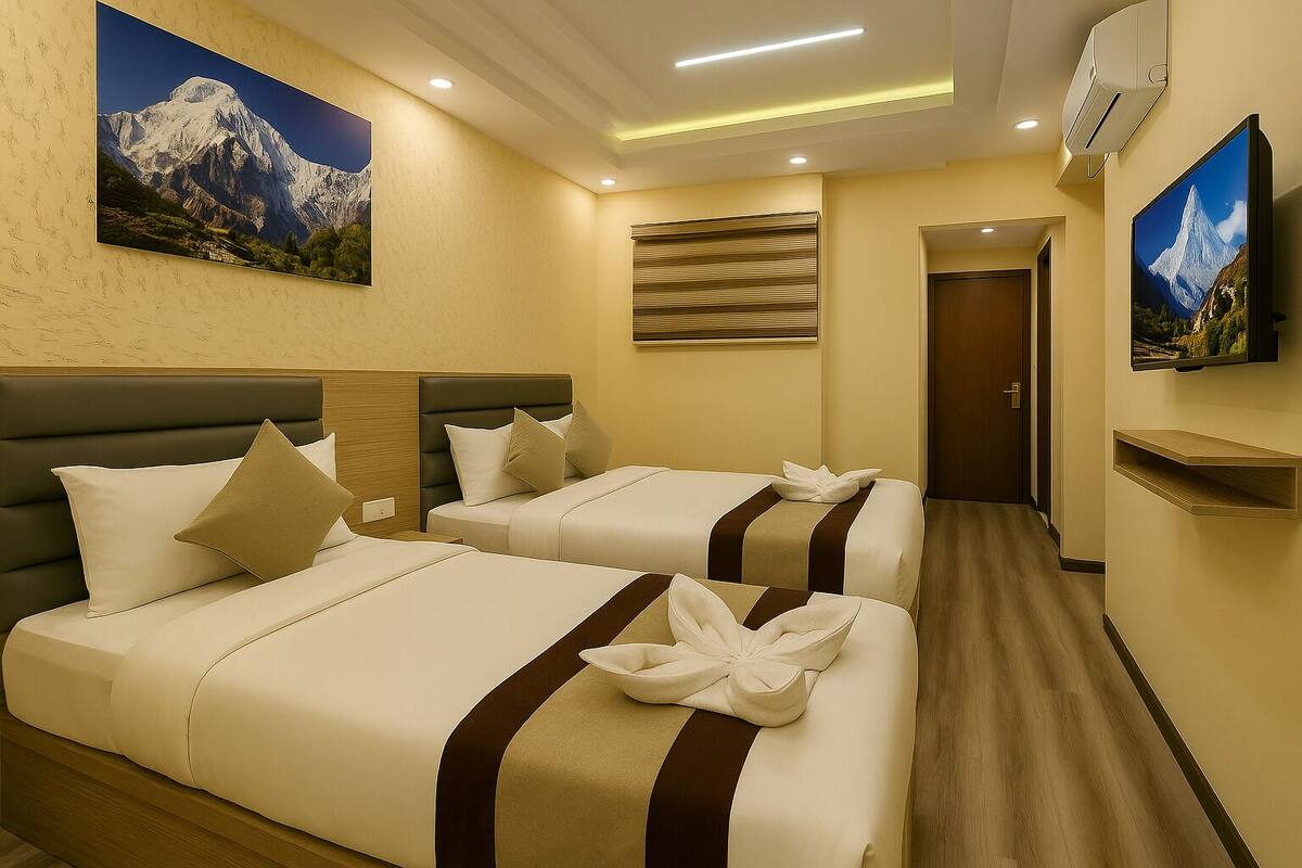 Deluxe Twins Room [10% discount in Rooftop Restaurant with Mountain and City View] | Frette Italian sheets, premium bedding, pillow-top beds, desk
