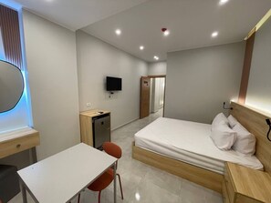 Deluxe Double Room, 1 King Bed, Private Bathroom, City View | Egyptian cotton sheets, premium bedding, down comforters, pillowtop beds - Cairo Galaxy Hostel (Cairo)