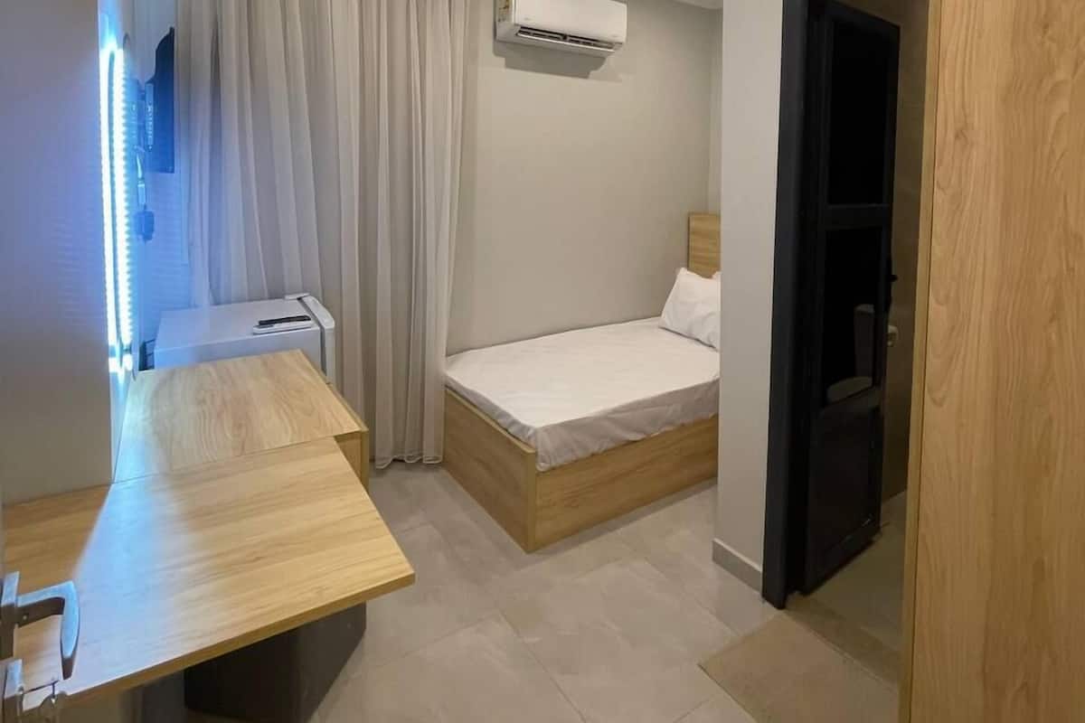 Economy Single Room, Private Bathroom | Egyptian cotton sheets, premium bedding, down duvets, pillow-top beds