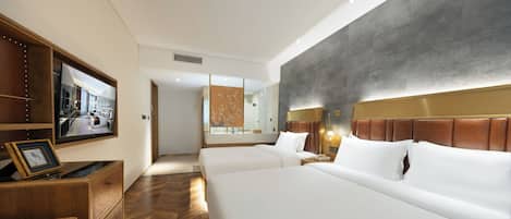 Family Triple Room | Hypo-allergenic bedding, desk, laptop workspace, blackout drapes