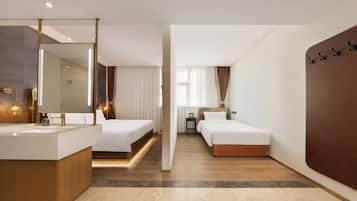 Kamar Quadruple Khas, 2 kamar tidur | Seprai antialergi, meja kerja, dan ruang kerja ramah laptop