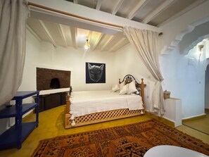3 bedrooms, iron/ironing board, Internet - Charming building in Essaouira, Morocco (ESSAOUIRA)