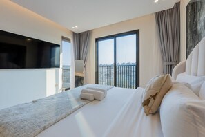 3 bedrooms, iron/ironing board, free WiFi, bed sheets - Elegant - Three Bed Villa in Jumeirah Golf Estate (Jumeirah Golf Estates)