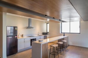 Apartamento, sacada, vista para o jardim | Cozinha privada