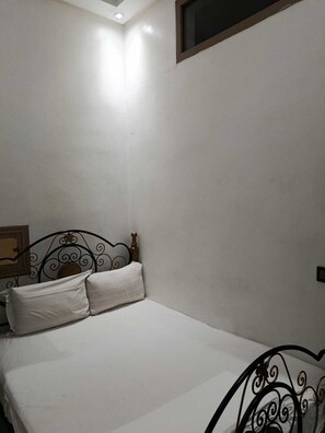 1 chambre, bureau, fer et planche à repasser, Wi-Fi gratuit