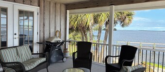 Enjoy fishing, boating & birding from secluded home on the Indian River Waterway