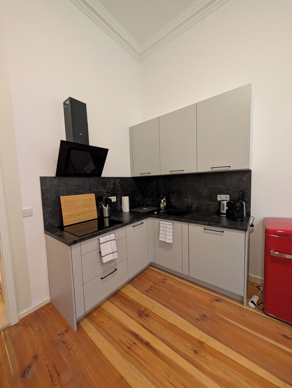 Microwave, stovetop, dishwasher