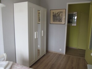 1 chambre, fer et planche Ă repasser, Wi-Fi gratuit, draps fournis