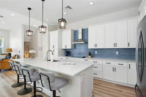 The Pink Pearl: Chic beach house with Gulf access & sunset views—ideal Fort Myers Beach escape!