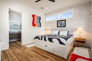 6 bedrooms, desk, WiFi, bed sheets