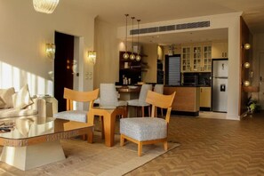 アパートメント バルコニー | リビング エリア | 薄型テレビ