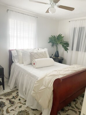 2 chambres, coffres-forts dans les chambres, bureau