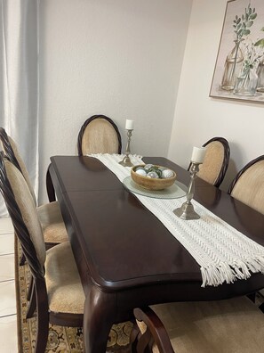 Dining - Welcoming 2-bedroom house with AC in Greenacres (Greenacres)