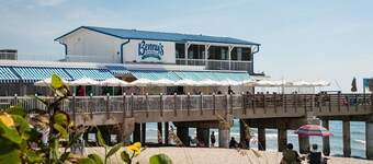 Welcoming 2-bedroom house with AC in Greenacres