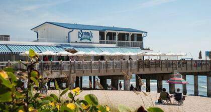 Welcoming 2-bedroom house with AC in Greenacres