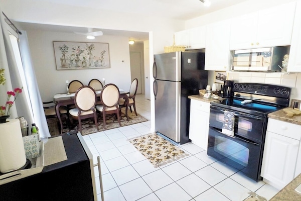 Frigorífic, microones, forn i placa de cuina