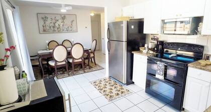Welcoming 2-bedroom house with AC in Greenacres
