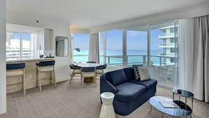 Living area - Fontainebleau 4BD/5BA Double Suite + 2 Junior Suites (Miami Beach)