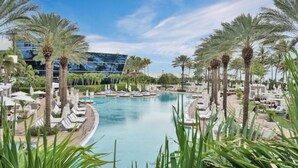 Pool - Fontainebleau 4BD/5BA Double Suite + 2 Junior Suites (Miami Beach)