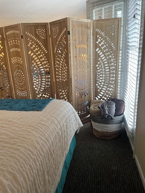 1 habitación, tabla de planchar con plancha, wifi gratis y ropa de cama