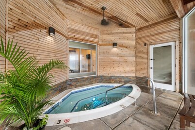 Luxe Condo in Norwich Less Than 3 Minutes From Mohegan Sun