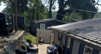 Charming 3-bedroom Lakehouse . Boat Slip, with Pontoon option .