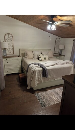 3 quartos, ferros/tábuas de passar roupa, Wi-Fi, roupa de cama