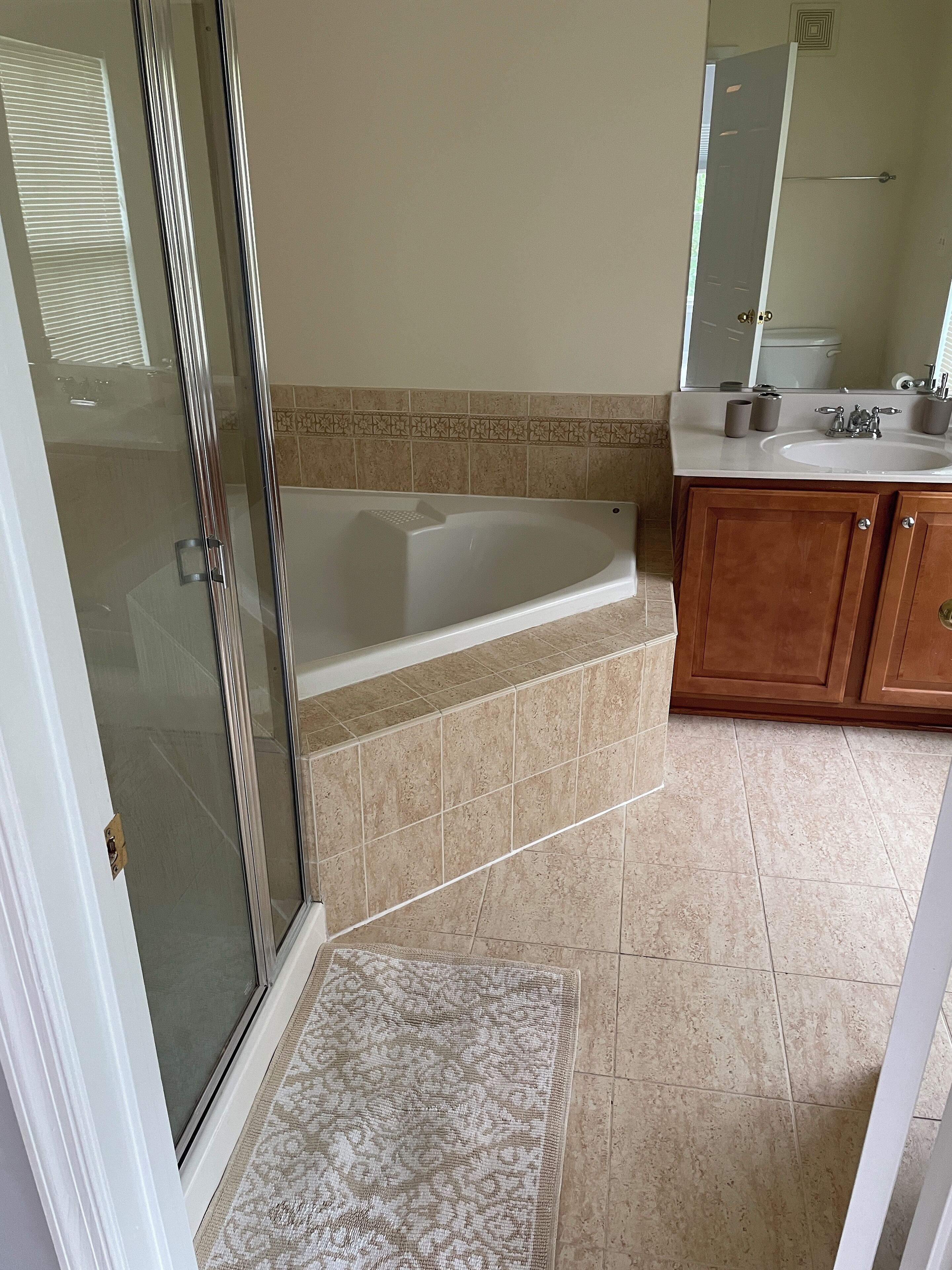 毛巾、肥皂、卫生纸