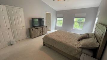 3 bedrooms, iron/ironing board, WiFi, bed sheets