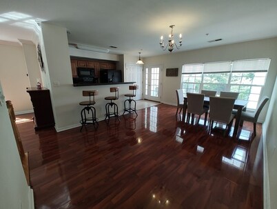 3 Bedroom/2.5 bathroom close to Naval Academy, NMCM Stadium, and downtown.