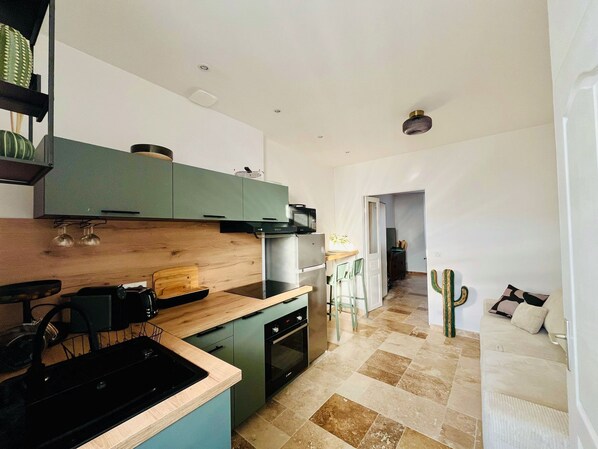 Fridge, microwave, oven, stovetop