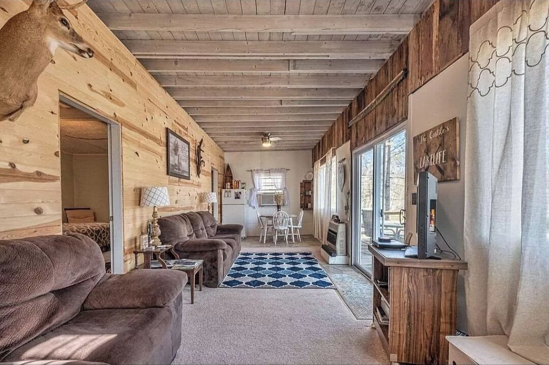 TV, fireplace, DVD player, books