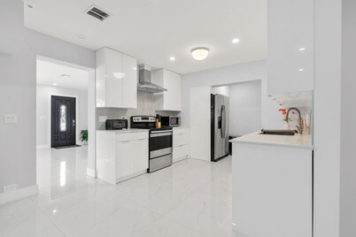 Modern 3BR Home in East Boca