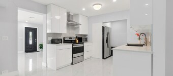 Modern 3BR Home in East Boca