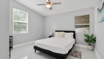 3 habitaciones, escritorio, tabla de planchar con plancha y wifi gratis