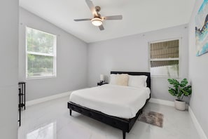 3 bedrooms, desk, iron/ironing board, free WiFi