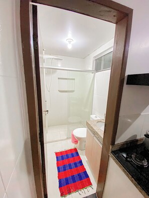 タオル、トイレットペーパー