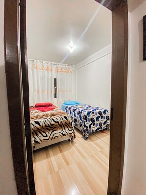 2 bedrooms, internet, bed sheets