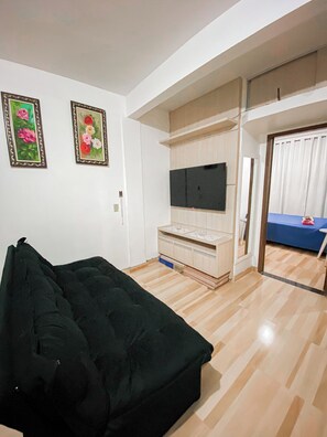 2 bedrooms, internet, bed sheets