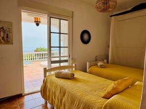3 habitaciones, tabla de planchar con plancha, internet y ropa de cama 