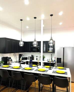 Mikrowelle, Ofen, Herdplatte, Geschirrspüler