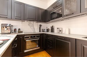 Micro-ondes, four, plaque de cuisson, lave-vaisselle