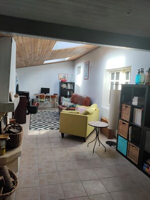 Living area - Typical Oléronnaise family home, close to cycle paths (Saint-Georges-d'Oléron)