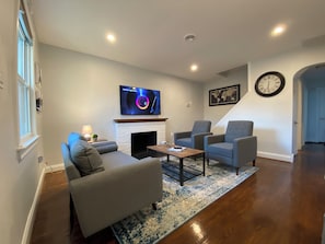 TV, fireplace
