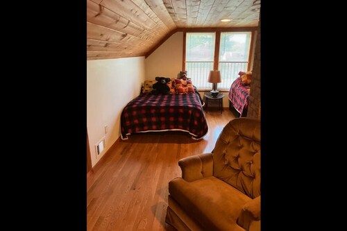 Family Friendly Cottage on Cornell Lake