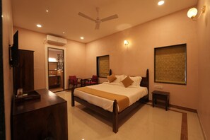 Luxury Double Room | Desk, free WiFi - Soothing Palms (Udaipur)