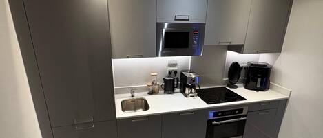 Een magnetron, een oven, een kookplaat