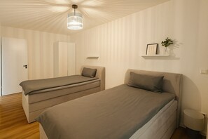 WiFi, bed sheets